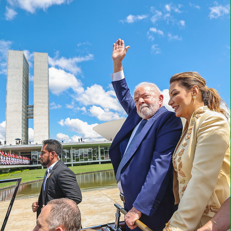 Lula assina decreto que restringe acesso a armas e registros de CACs 