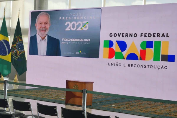 “União e reconstrução”: veja logomarca do terceiro governo Lula 