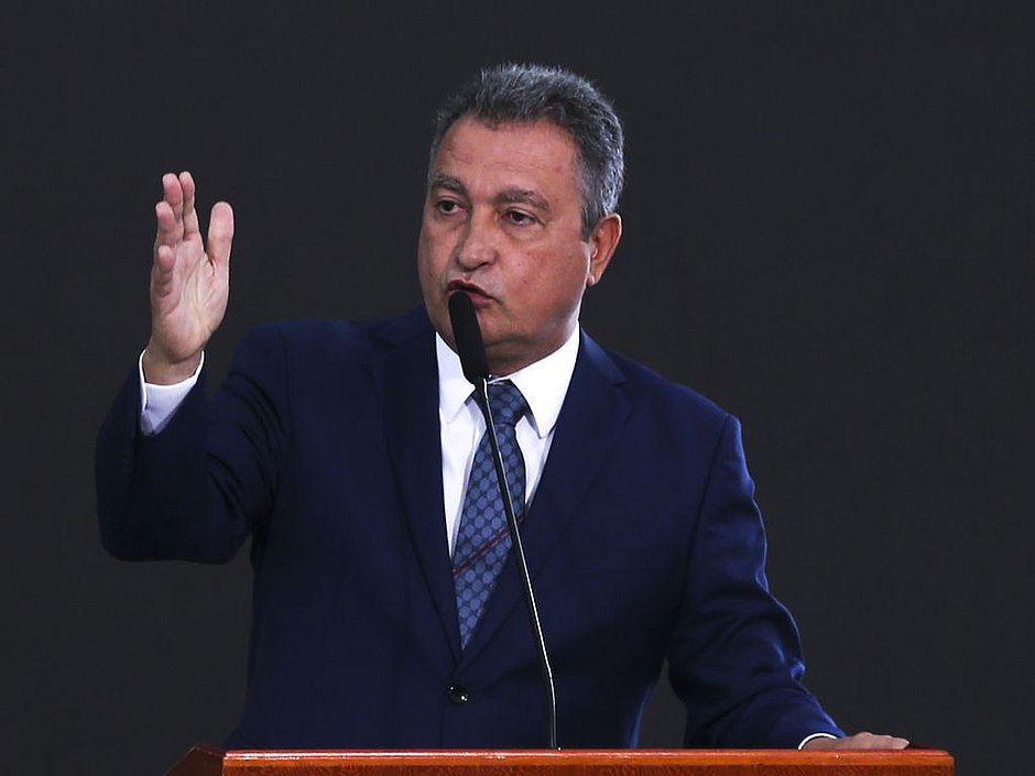 Governo federal exonera 1,2 mil servidores em cargos de chefia
