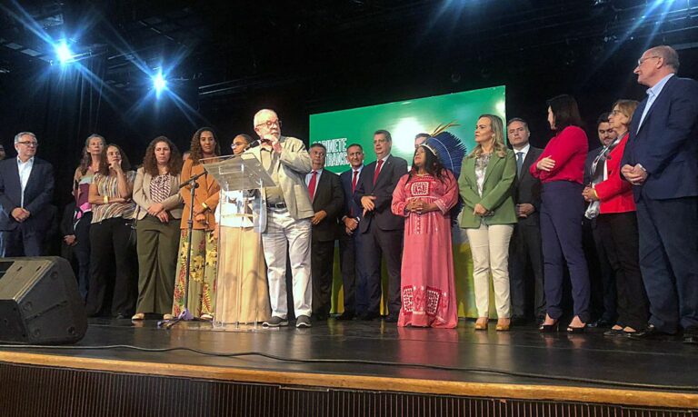 Salários dos 37 ministros de Lula custarão quase R$ 90 milhões