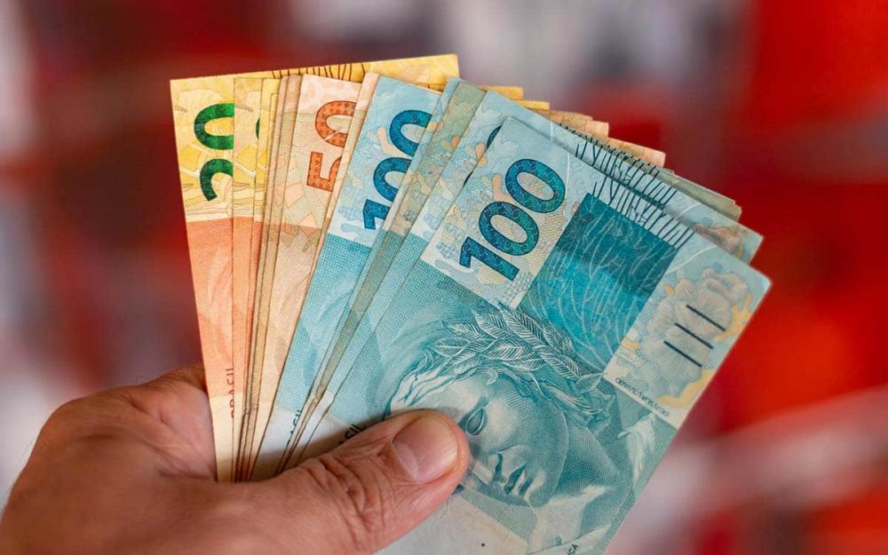 Reajuste do salário mínimo deve custar mais que o dobro do previsto, e governo avalia alternativas