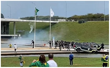Bolsonaristas radicais invadem o Congresso Nacional e destroem patrimônio