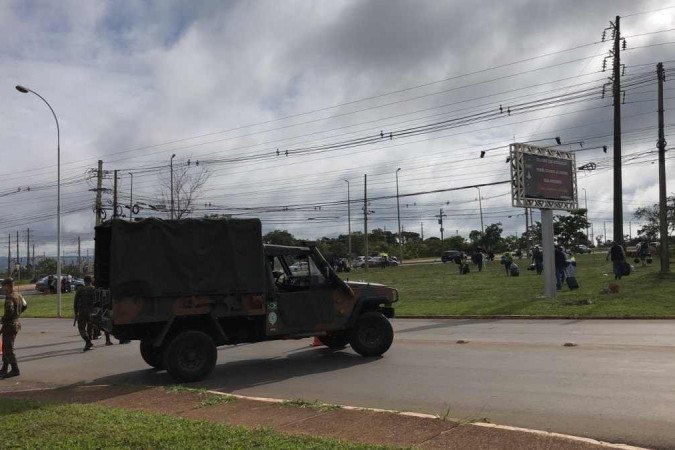 Acampamento de bolsonaristas começa a ser desocupado no DF
