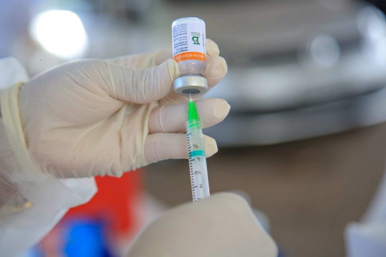 População diverge sobre obrigatoriedade de vacina contra covid, aponta levantamento