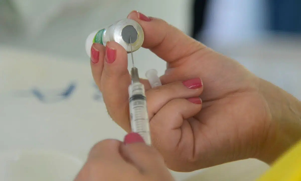 Saúde conclui envio de 200 mil doses de vacinas Covid-19 para a Bahia