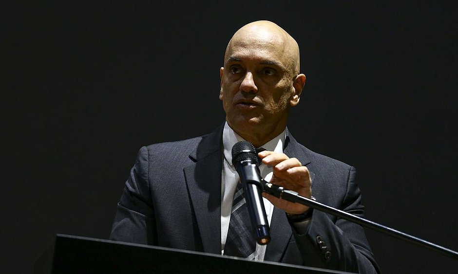 Com nova ameaça golpista, Alexandre de Moraes proíbe bloqueio de vias