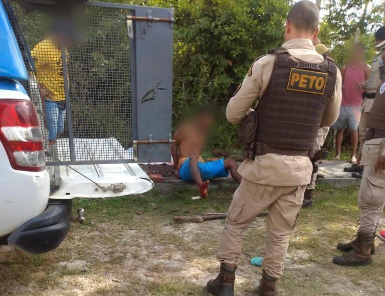 Homem que matou idosa é espancado por populares em Dias d’Ávila