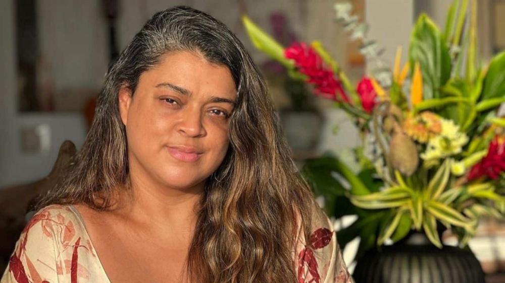 Preta Gil se prepara em casa para tratamento contra o câncer 