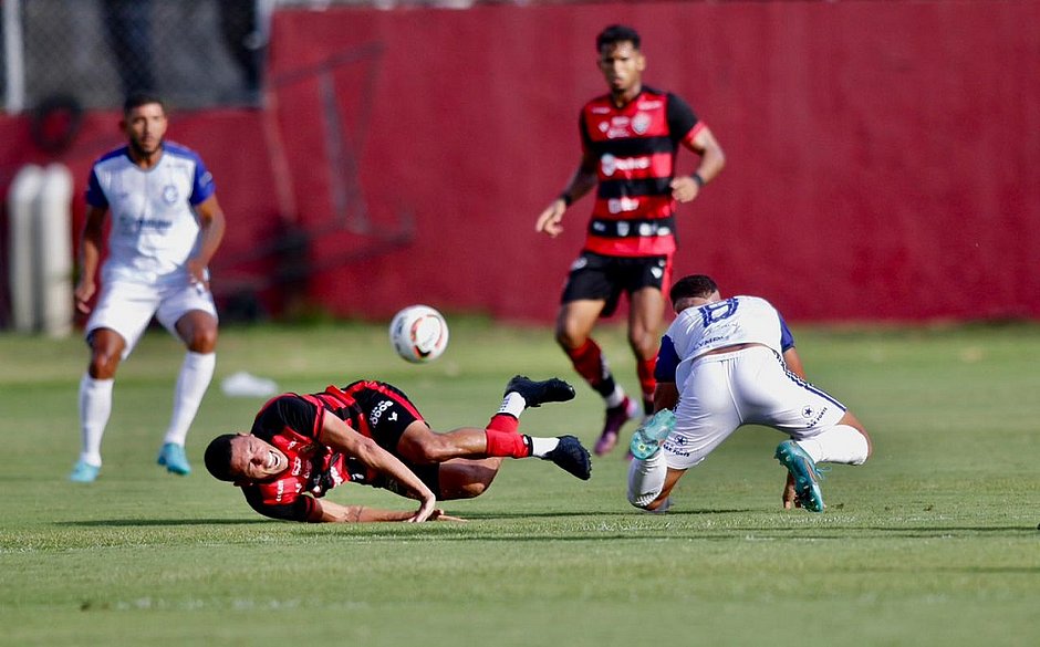 Itabuna surpreende e goleia o Vitória no Barradão pela 2ª rodada