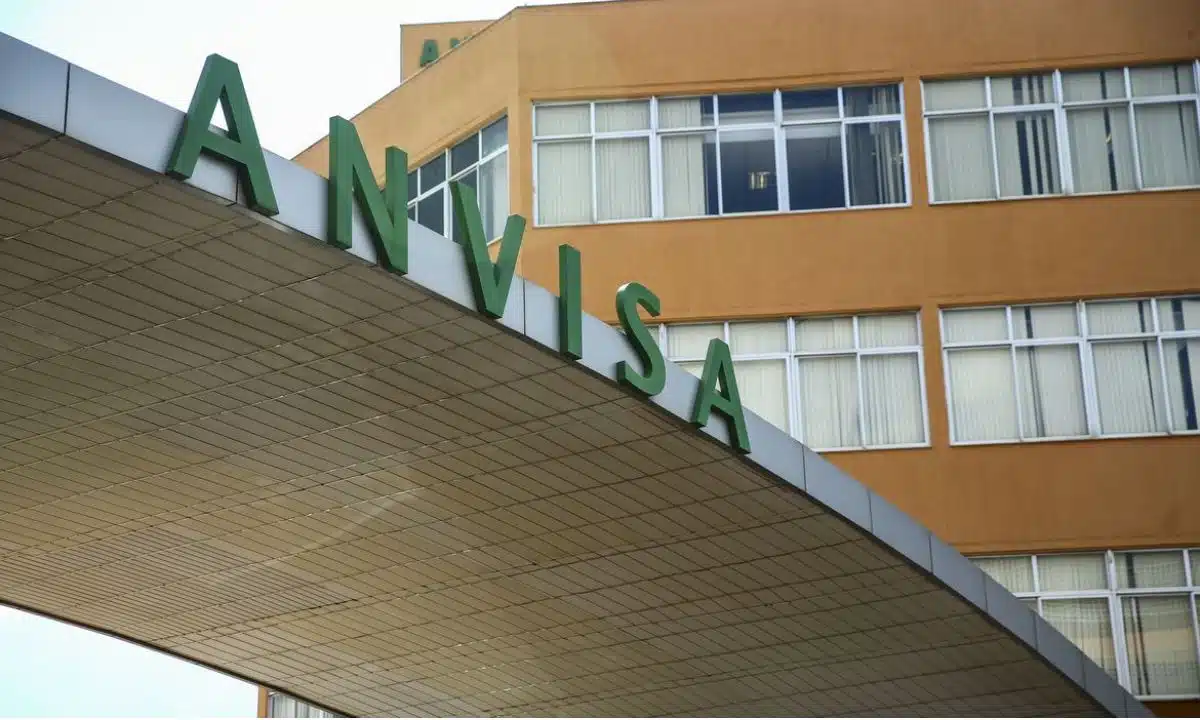 Anvisa proíbe fabricação de sete produtos para cabelos