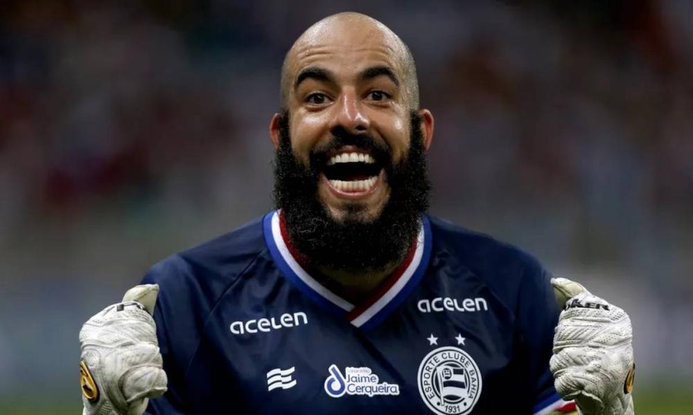 Bahia renova contrato com goleiro Danilo Fernandes até fim de 2023