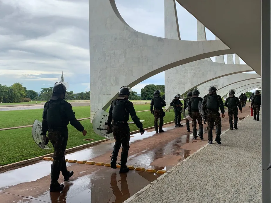 Governo Lula dispensa mais 13 militares que atuavam no GSI