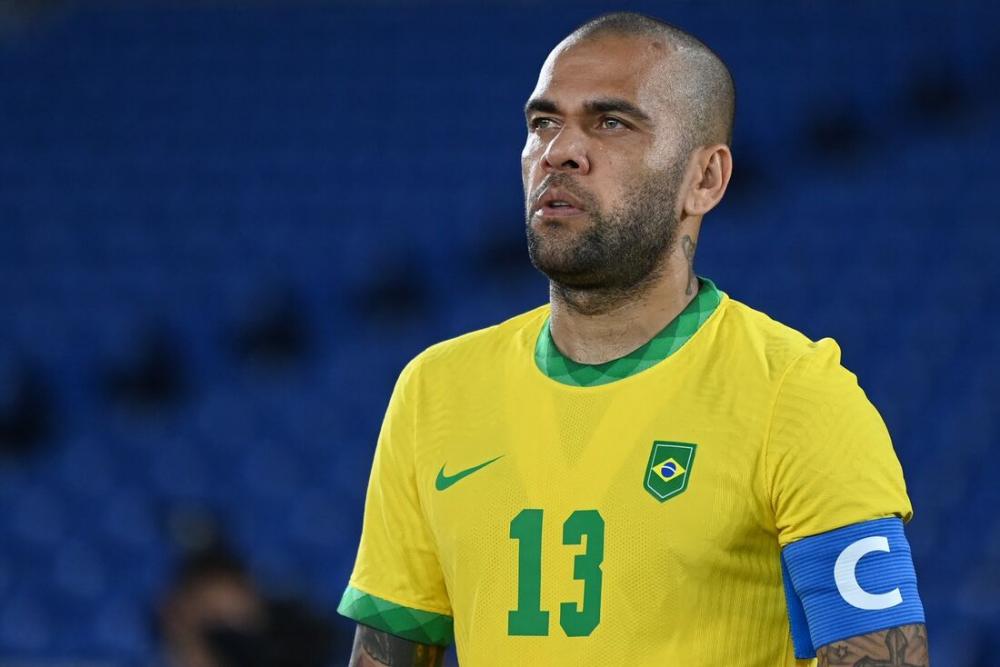 Acusado de assédio sexual, Daniel Alves é detido na Espanha