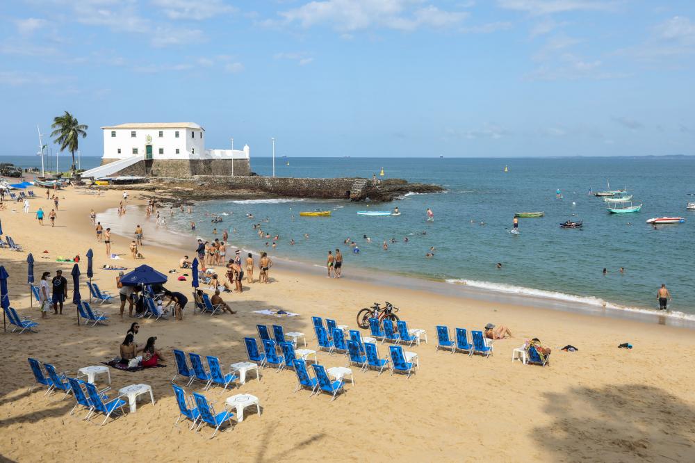 Homem é baleado no Porto da Barra