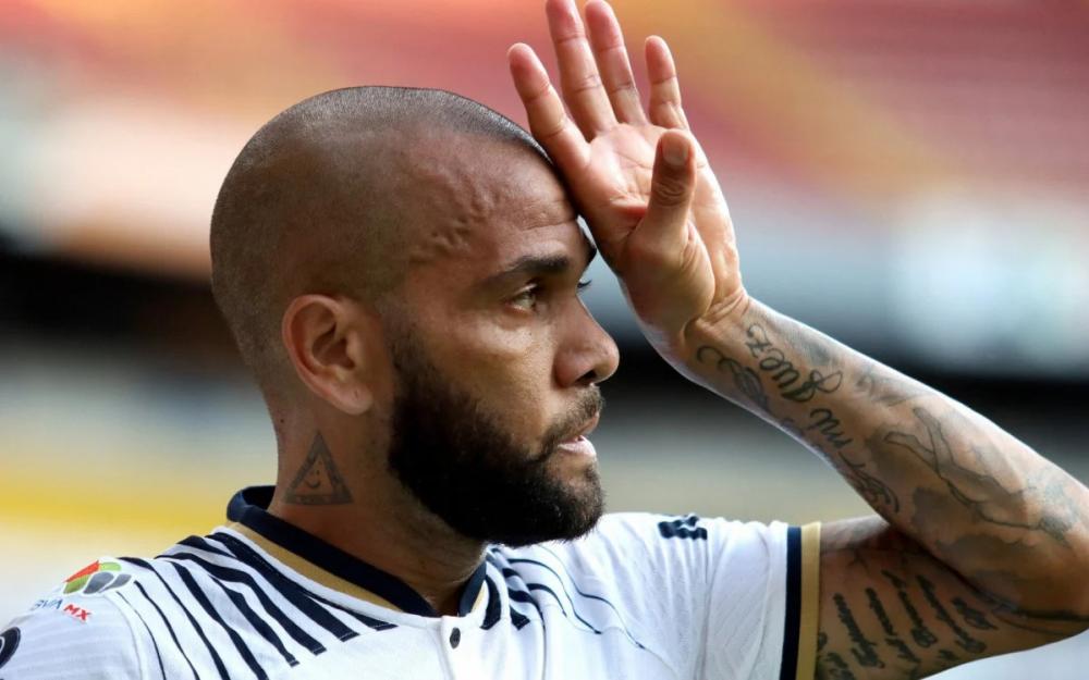 Por segurança, Daniel Alves é transferido de presidio na Espanha