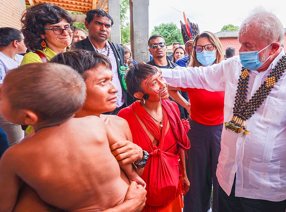 Morre indígena ianomâmi que teve foto divulgada com desnutrição grave