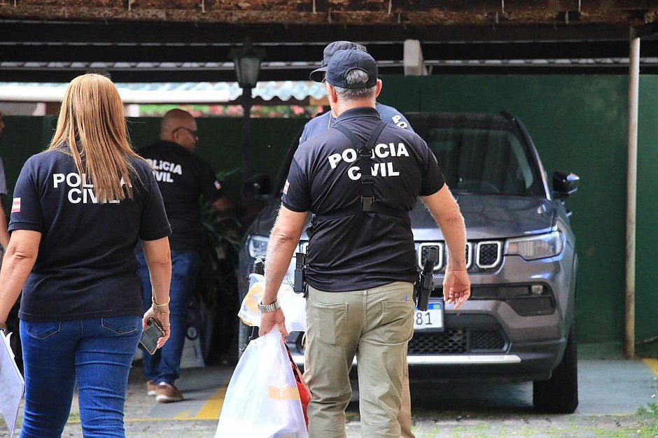 Médico é preso por armazenar imagens de pornografia infantil em Salvador
