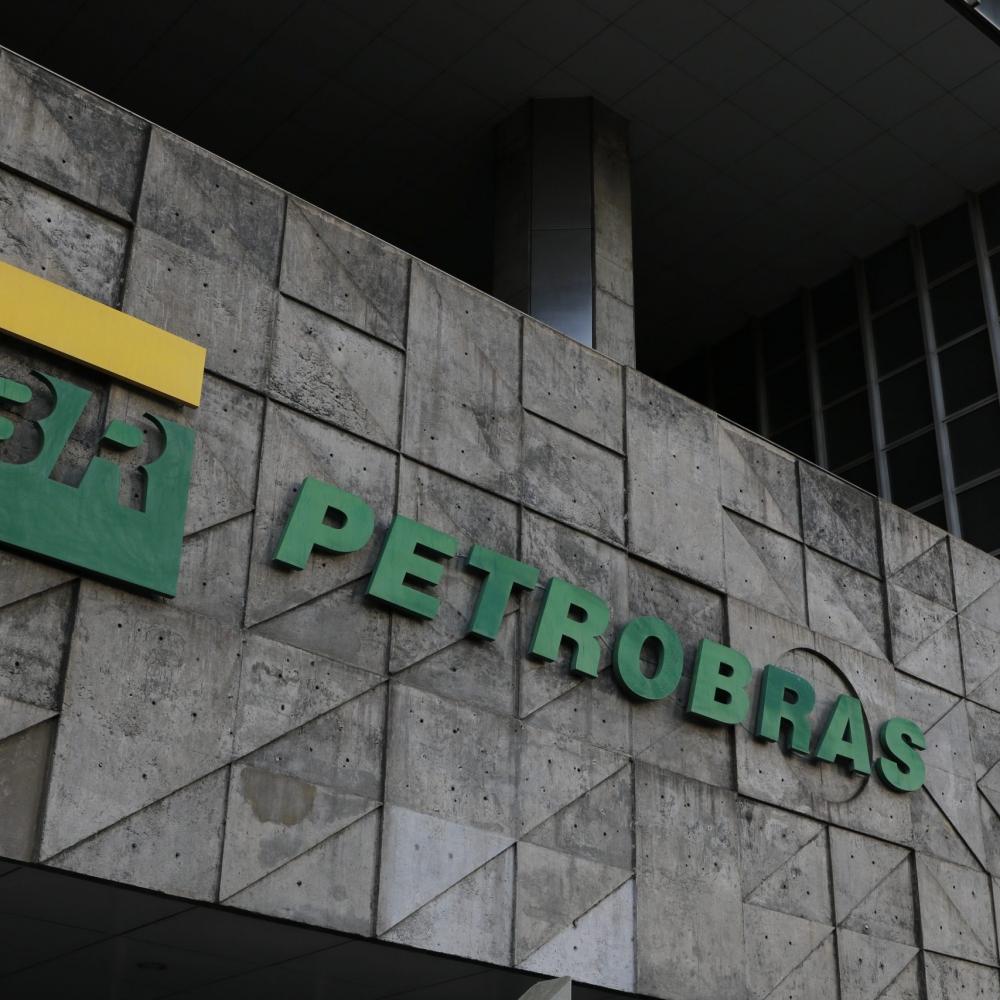Petrobras anuncia aumento de 7,5% da gasolina para distribuidoras