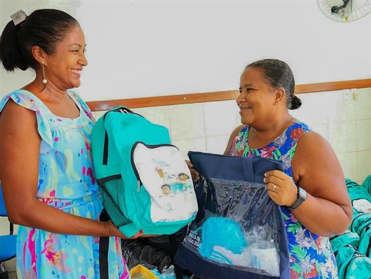 Mata de São João inicia entrega de kits Escolares para alunos da Rede Municipal