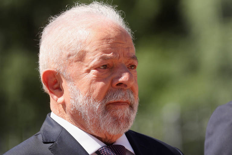 De volta ao Brasil, Lula se reúne com ministros e parlamentares