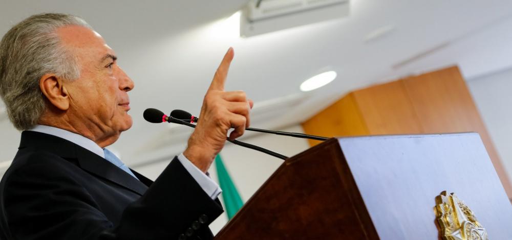 Após ser chamado de golpista, Temer rebate críticas e acusa Lula de tentar 