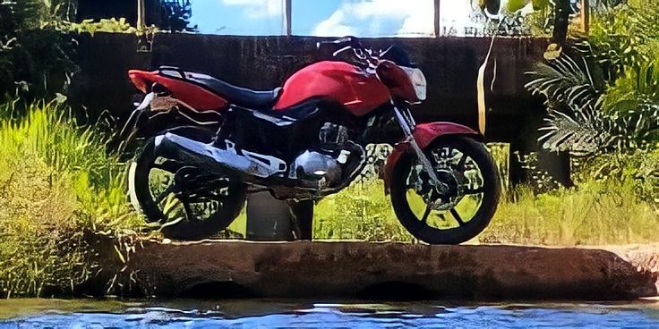Motocicleta é tomada de assalto em Mata de São João