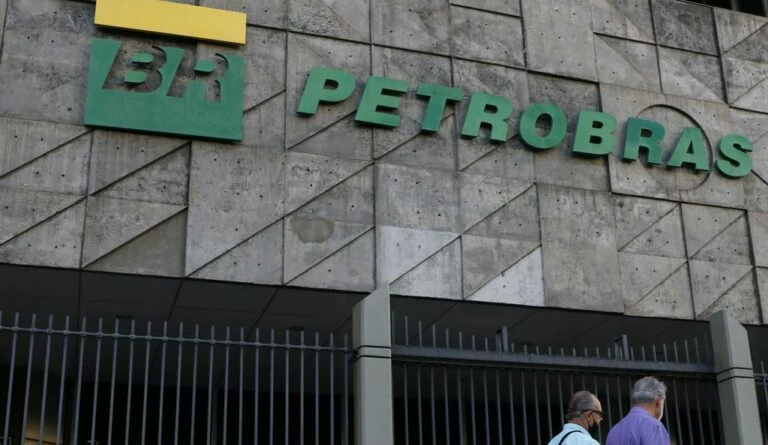 Política de preços será discutida com a Petrobras, diz ministro