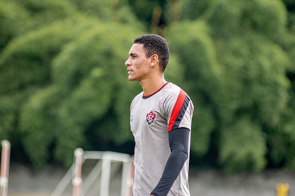 Suspenso, Léo Gomes desfalca o Vitória contra o Jacobinense