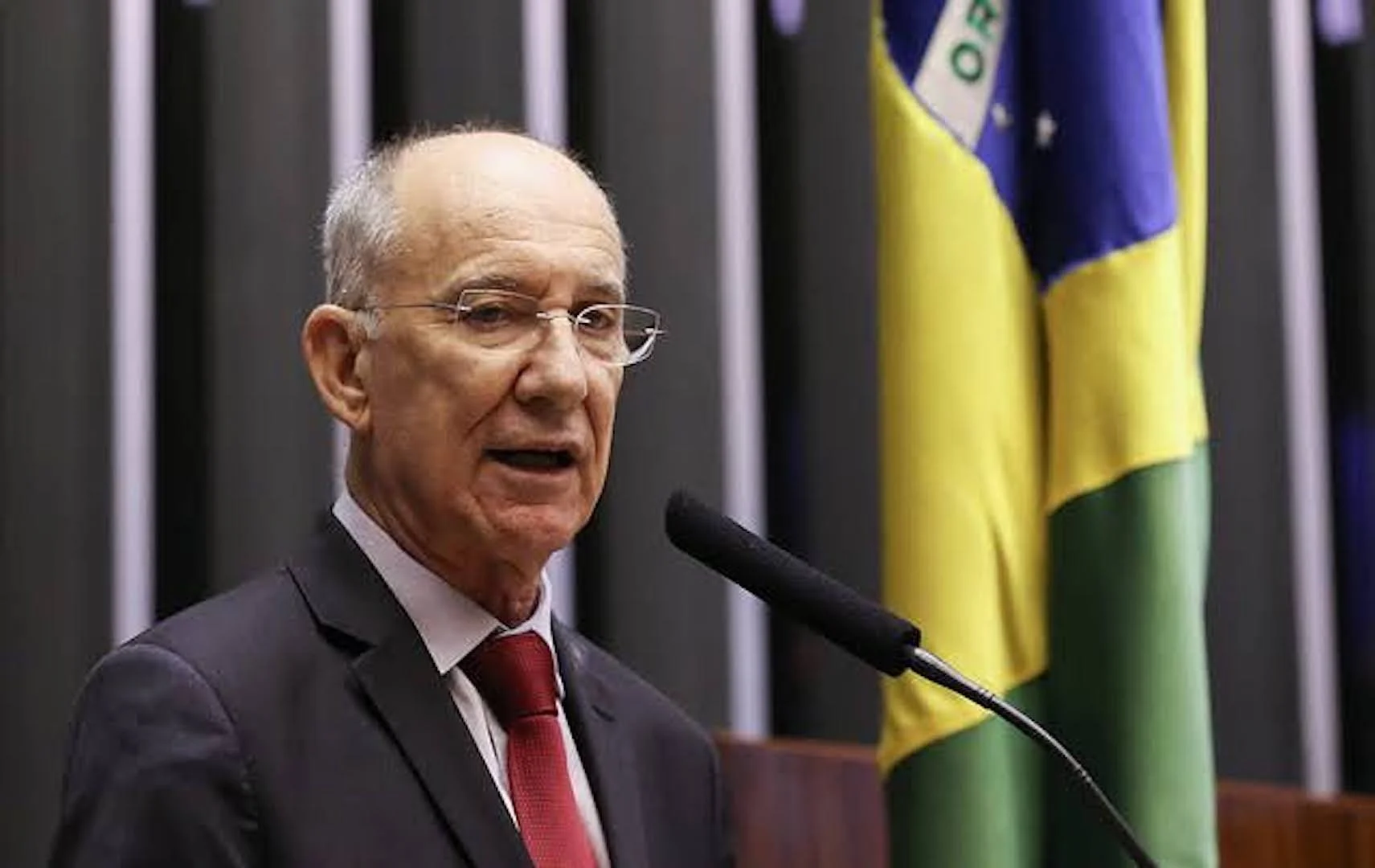 Governo Lula indica Rui Falcão à presidência da CCJ