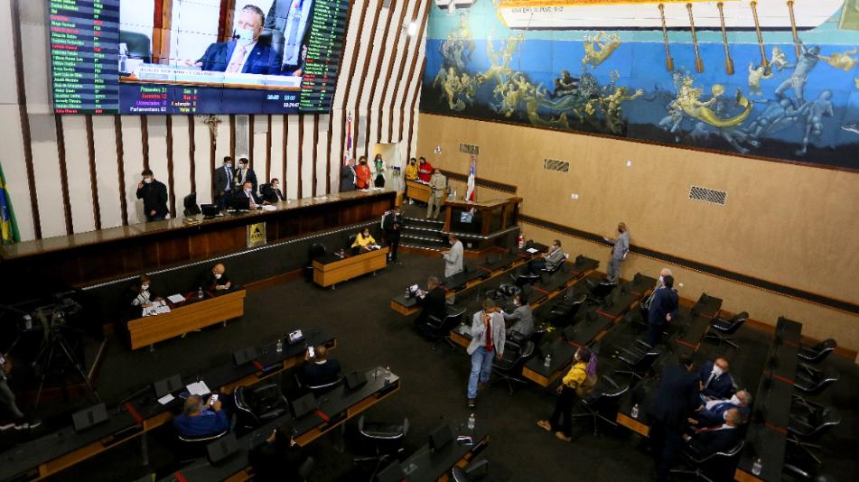 Com 39,38% de renovação, Alba tem posse dos seus deputados