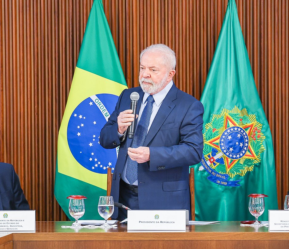 Lula agora admite concorrer à reeleição em 2026