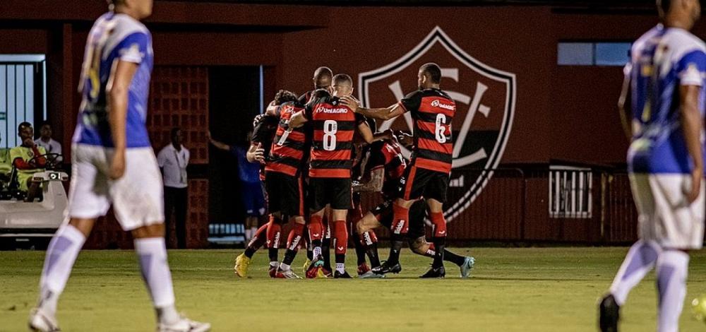 Vitória vence Jacobinense por 2x0 e volta a brigar por G4 no Baianão