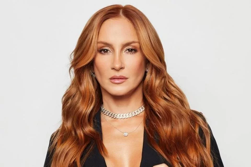 Claudia Leitte dá entrada em hospital e preocupa fãs