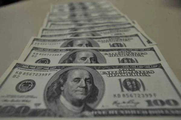 Dólar abre em alta após declarações de Lula sobre o Banco Central