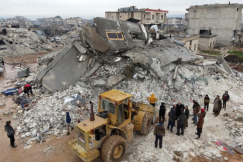 Ao menos 5,6 mil prédios desabaram com o terremoto que atingiu a Turquia