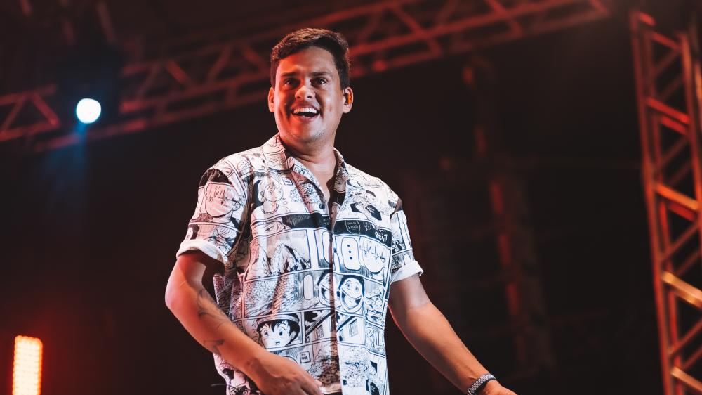 Showzaço! Thiago Aquino atrai multidão na última noite da Festa do Bonfim 