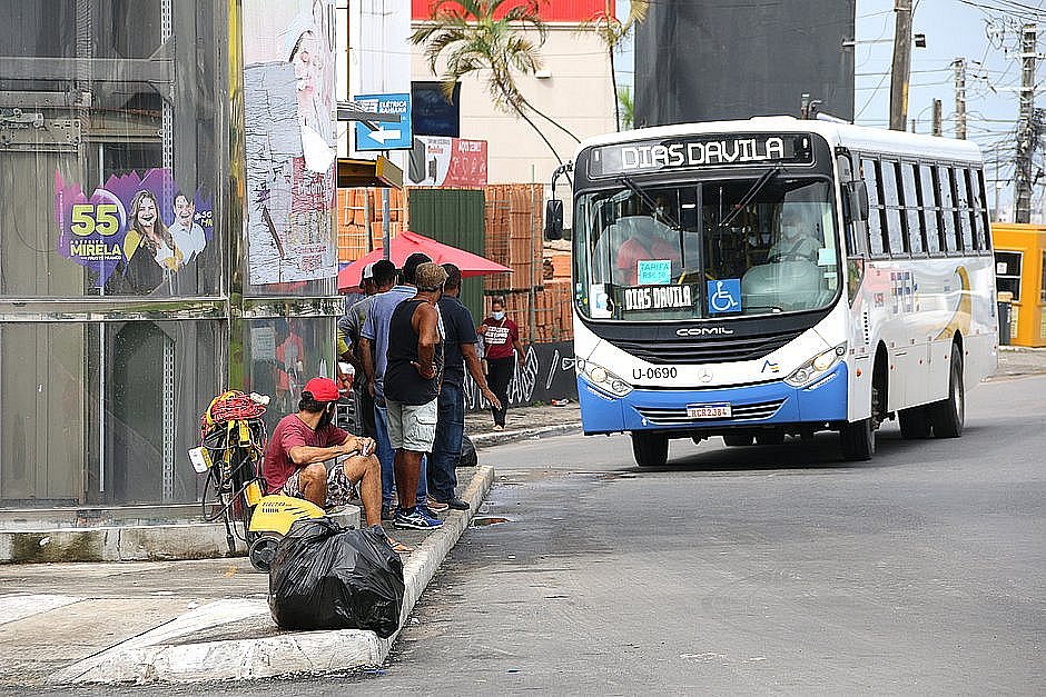 Rodoviários de ônibus metropolitanos fazem paralisação
