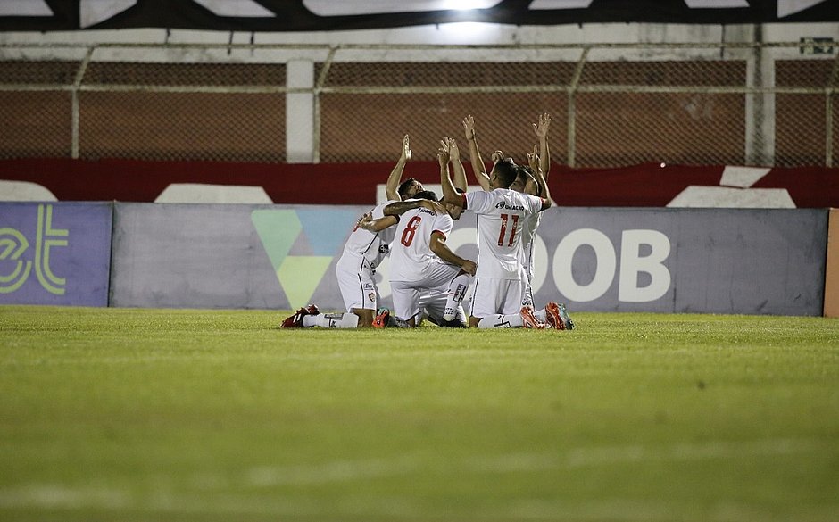 Vitória bate Atlético de Alagoinhas por 2x1 e cola no G4 do Baianão
