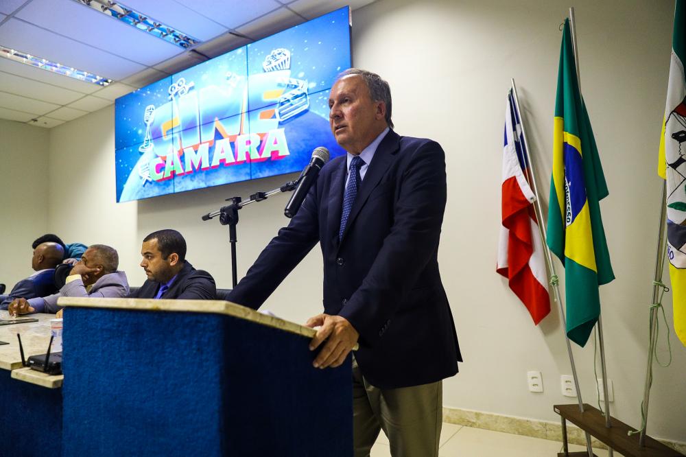 Gualberto anuncia reajuste salarial para servidores municipais