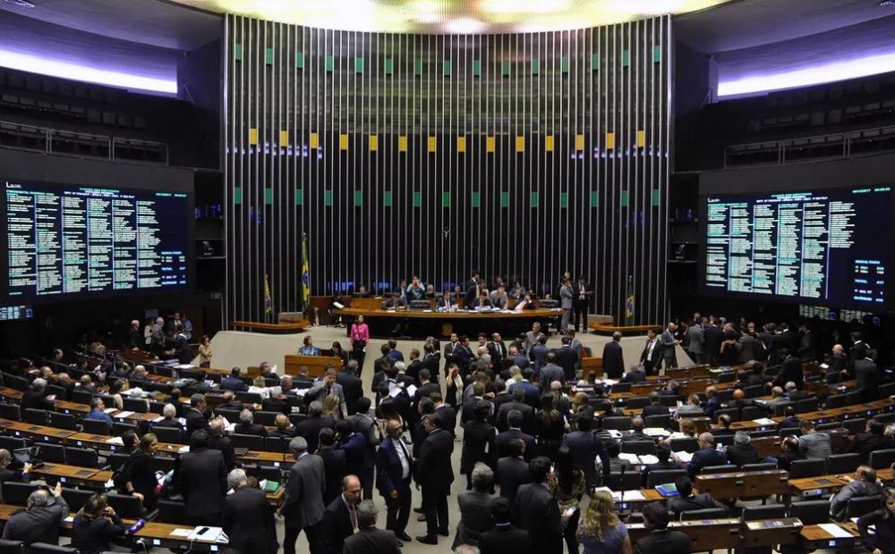Deputados federais querem R$ 3,7 bilhões em troca de apoio ao governo