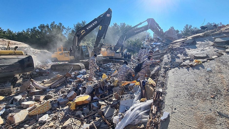 Total de mortos na Turquia e na Síria após terremotos é superior a 16 mil