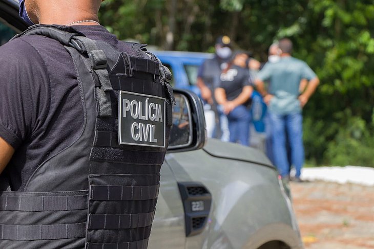 Homem é preso acusado de participar de estupro coletivo contra mulher