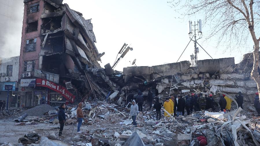 Após terremoto, mais de 8 mil foram resgatados com vida na Turquia