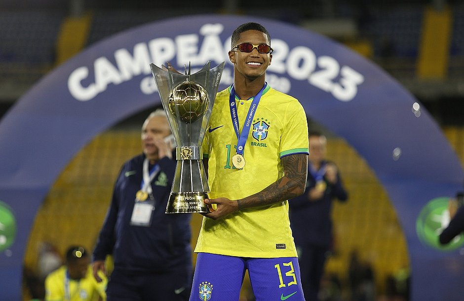 Lateral André volta ao Bahia com moral após conquista do Sul-Americano sub-20