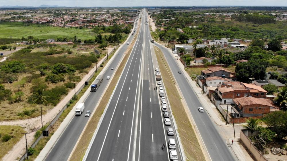 Ao lado de ministro, Jerônimo entrega complexo de viadutos na BR-116