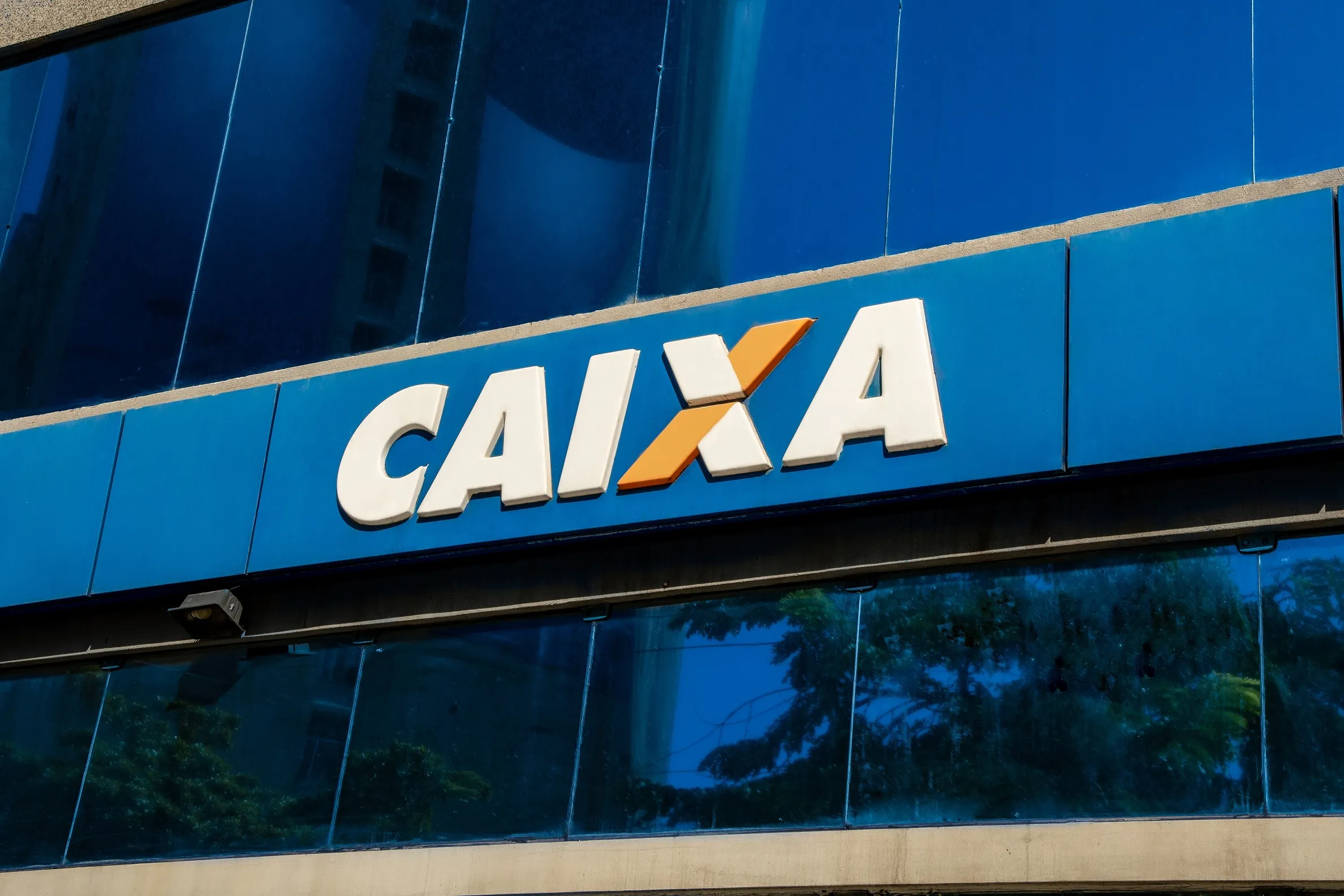Caixa começa a pagar hoje abono salarial de 2021