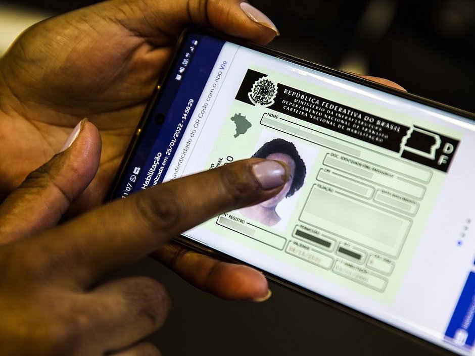 Inadimplente pode perder CNH, passaporte e ser barrado em concurso, decide STF
