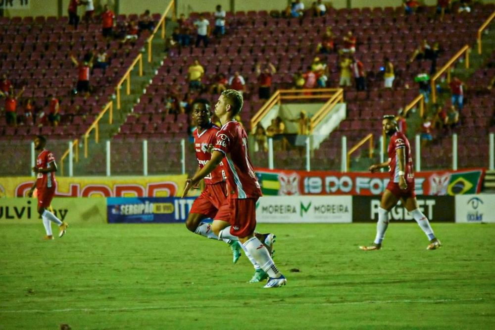 De virada, Vitória perde para o Sergipe e segue sem vencer no torneio