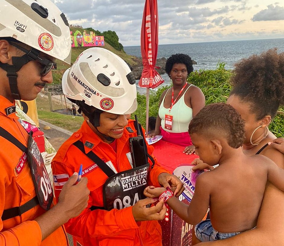 20 mil pulseiras de identificação estão sendo distribuídas no Carnaval