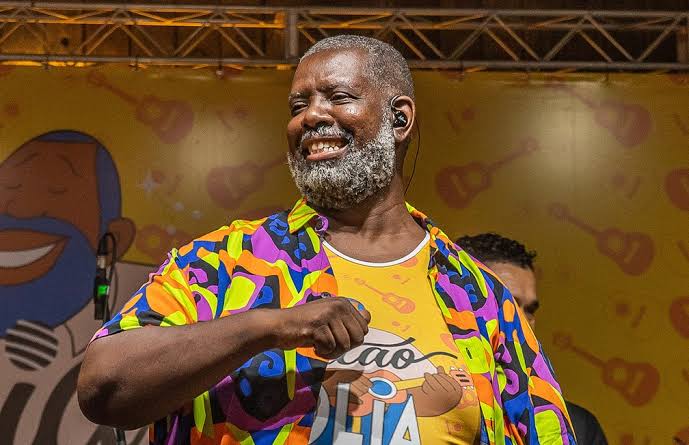 Cantor Péricles é assaltado e tem carro roubado